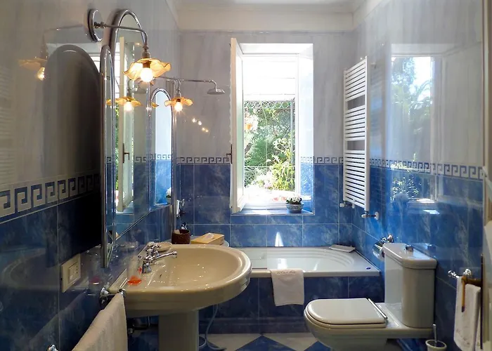 La Casa Di Anny Di Charme Bed & Breakfast 4*